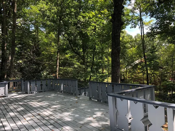 97 Temple Rd, Black Mountain, NC 28711