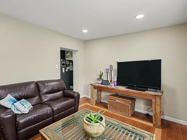 443 Washington Ave — Photo 3