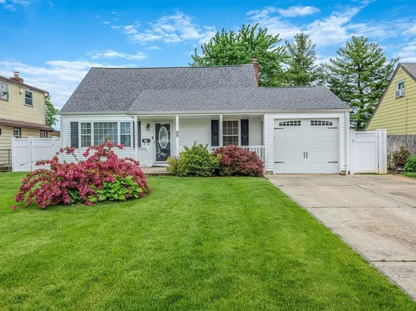 89 Greenwood Drive, North Babylon, NY 11703