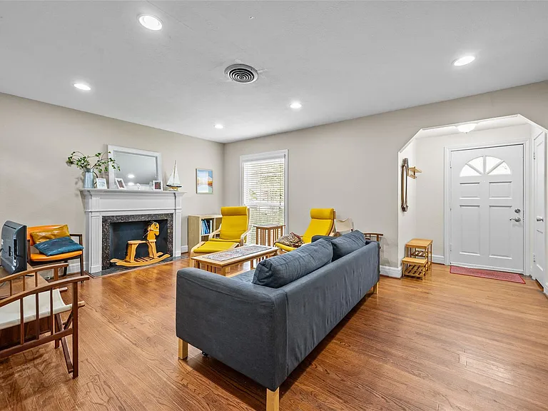 2311 Addison Rd — Photo 28