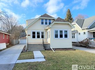 6209 N Willow Glen Ln, Milwaukee, WI 53209