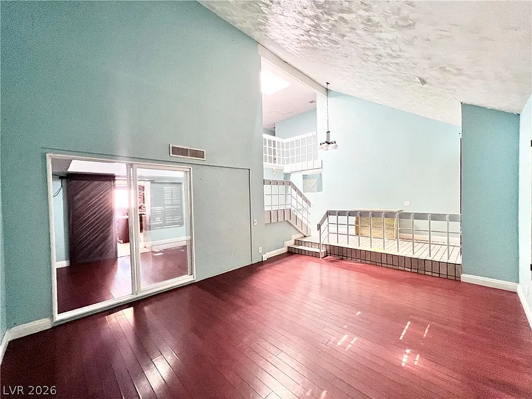 5009 Mesa View Dr — Photo 3