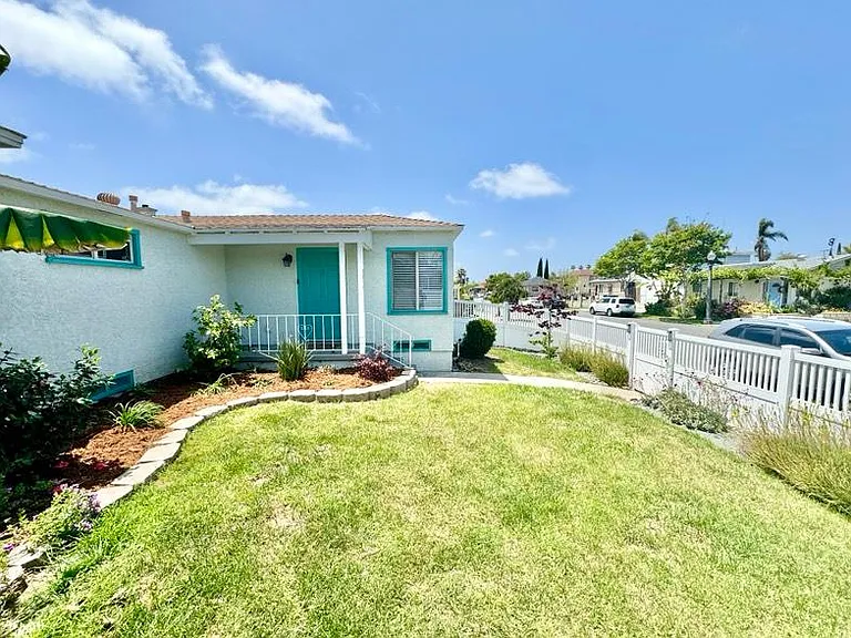 5075 Monroe Ave — Photo 3