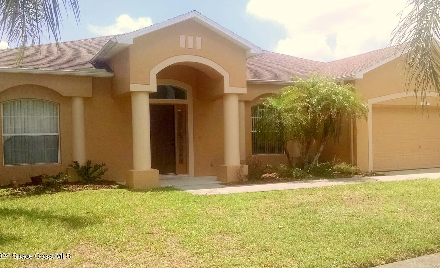 4 bed, 2.0 bath, 2016 sqft, $2,850 — Photo 2