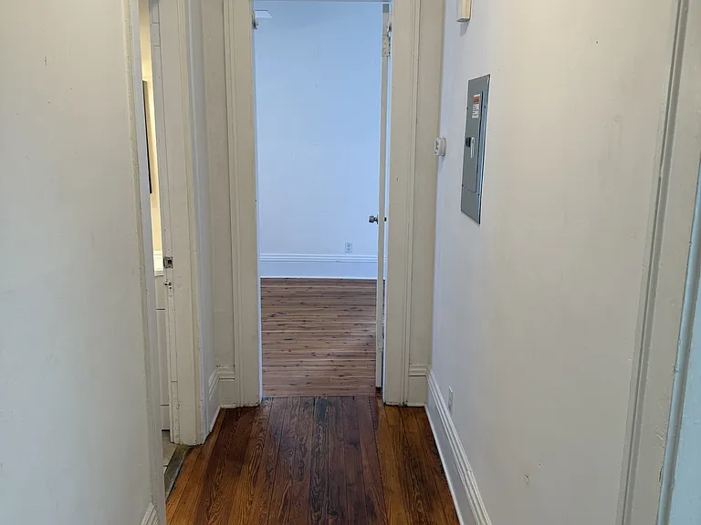 912 Oak St #3 — Photo 2