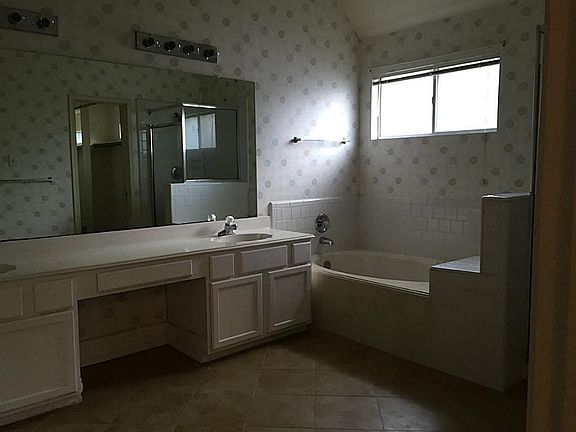 5th image of 1210 Bluestone Dr