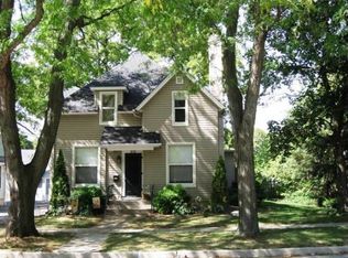 210 S 7th St, Dundee, IL 60118