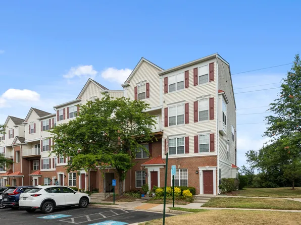 2480 Angeline Dr APT 302, Herndon, VA 20171
