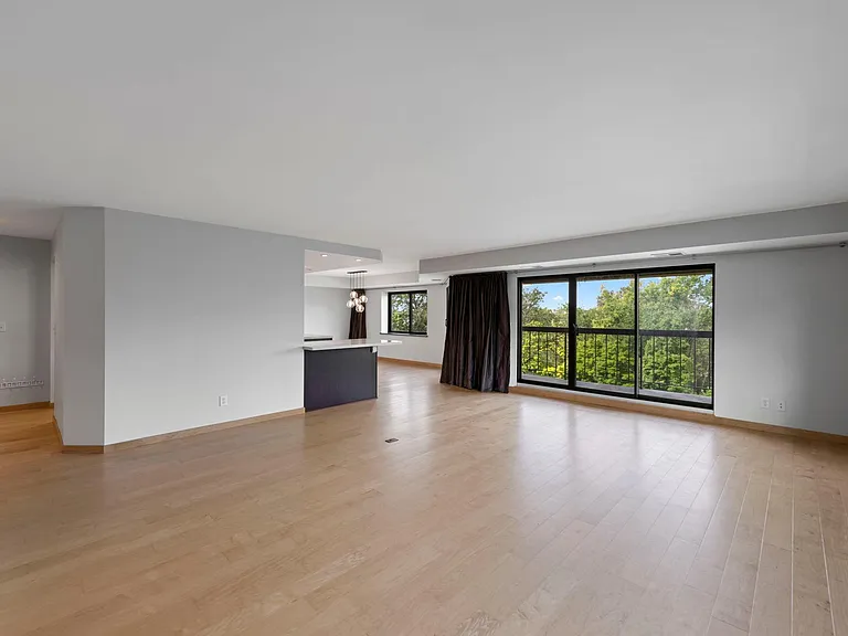 2885 Knox Ave S #502 — Photo 3