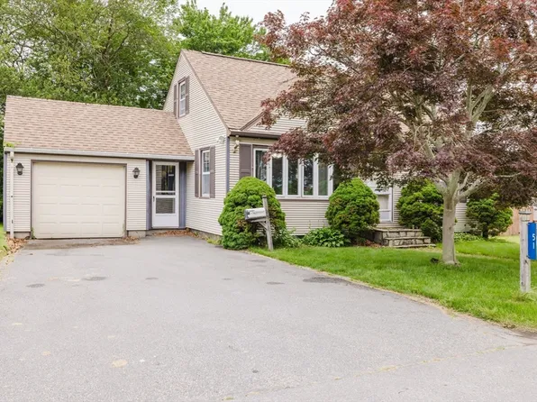 51 Jette St, Swansea, MA 02777