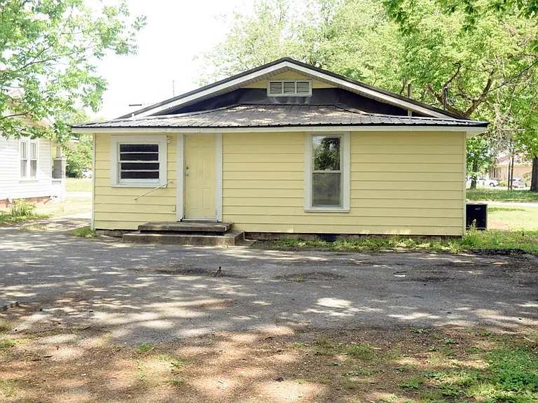 305 Elmwood Ave — Photo 8