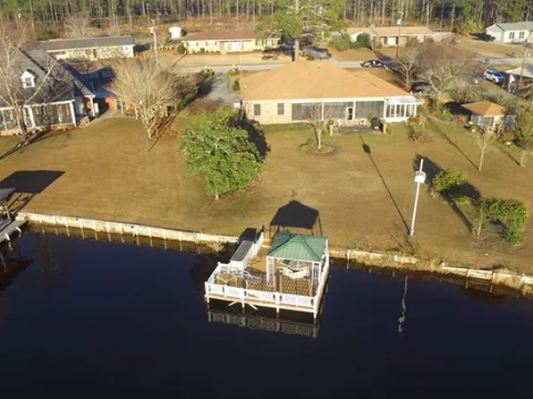 122 Lake Lure Dr, Alma, GA 31510