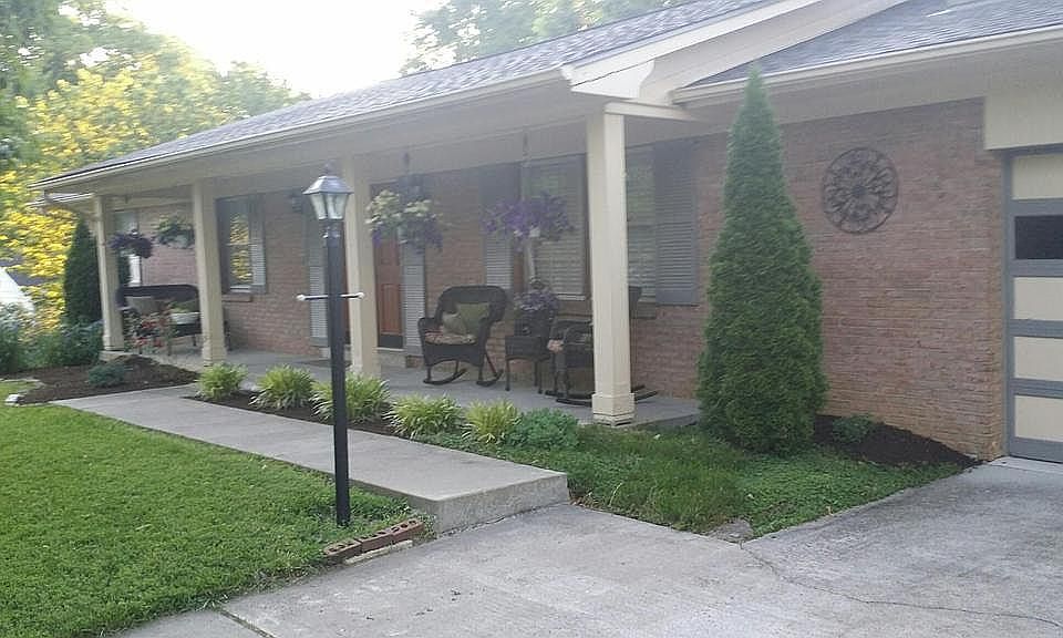 1st image of 3296 Carriage Ln