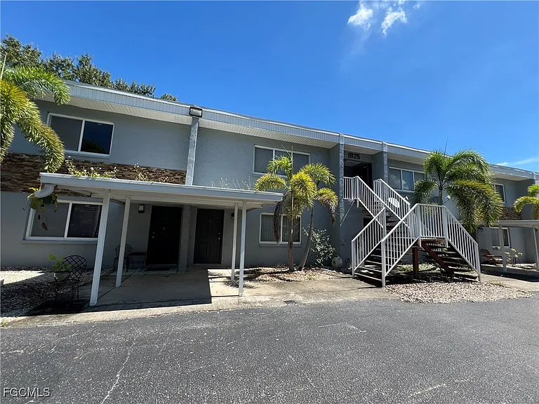 1825 Oak Ln — Photo 9