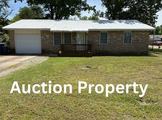 301 E Olney St, Chouteau, OK 74337