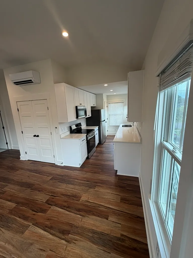 1 bed, 610 sqft, $1,350 — Photo 3