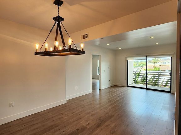2nd image of 4227 McLaughlin Ave APT 303
