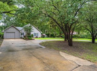 9 Chesterfield Lake Dr, Beaufort, SC 29906