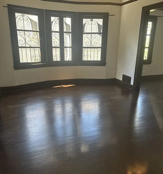 156 N Kenmore Ave — Photo 10