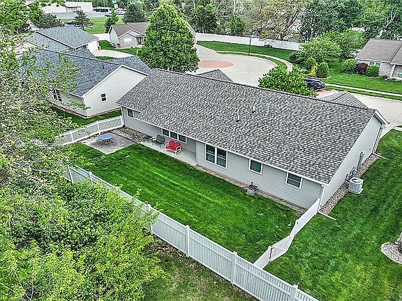 5th image of 625 Scovill Ct