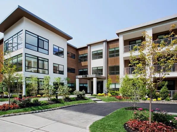 1177 @ Greystone, 1177 Warburton Ave APT 217, Yonkers, NY 10701