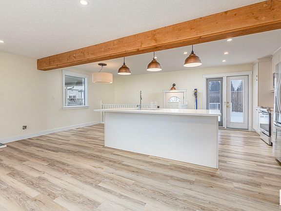 4th image of 35 Spruce Cres