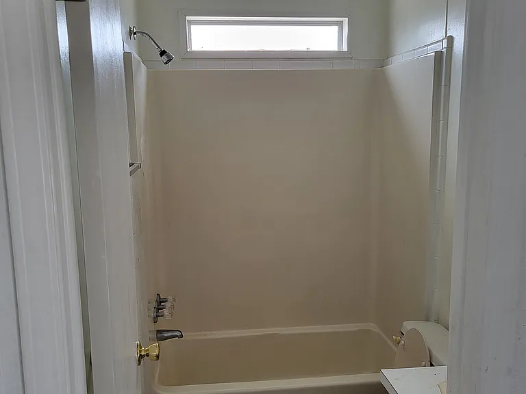 212 E Strayhand St — Photo 7