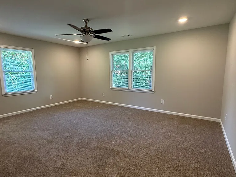4 Poinsetta Dr NE — Photo 8