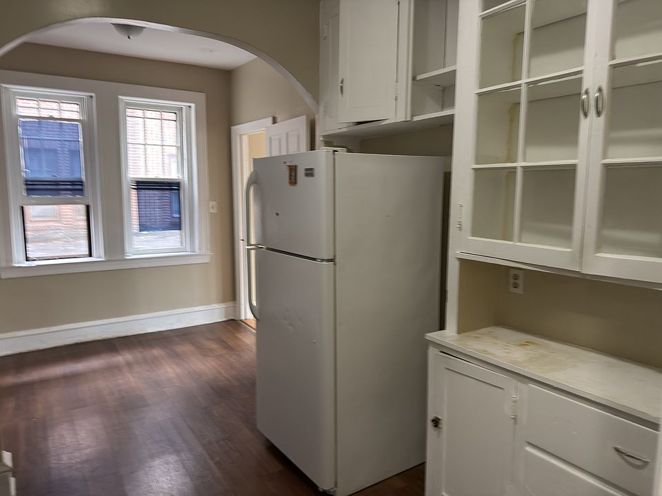 1st image of 330 Laurel St Unit 206