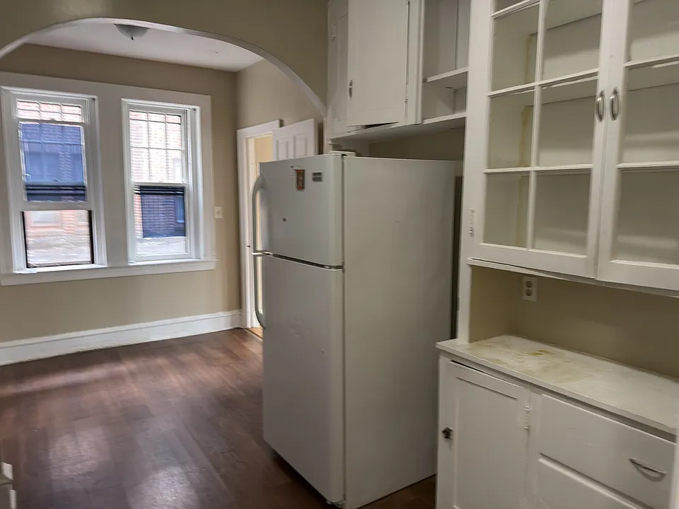 330 Laurel St #206