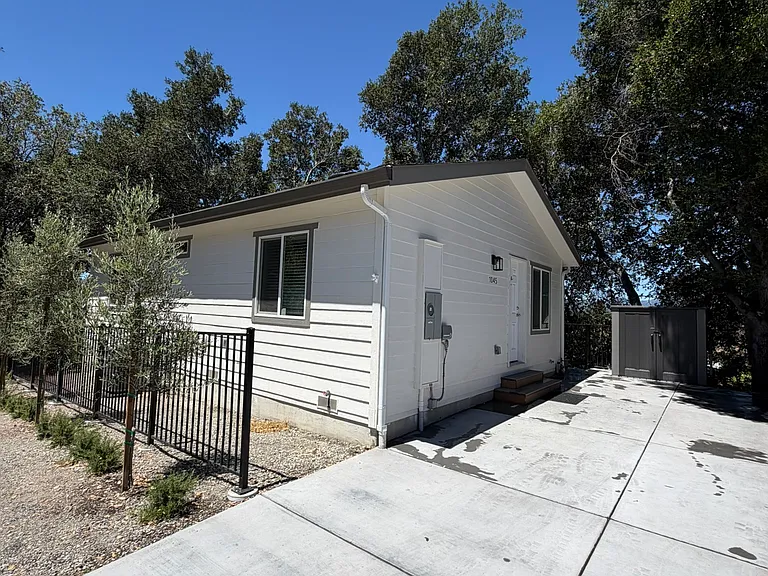 1045 East Ave — Photo 28