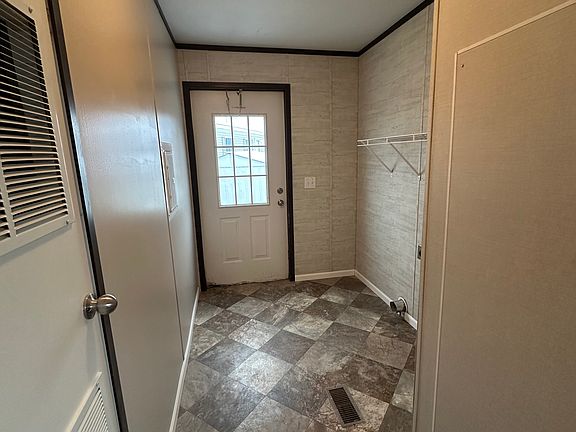 4th image of 370 S Allan St NE
