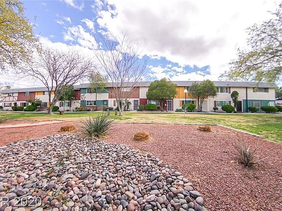 3rd image of 400 Greenbriar Townhouse Way