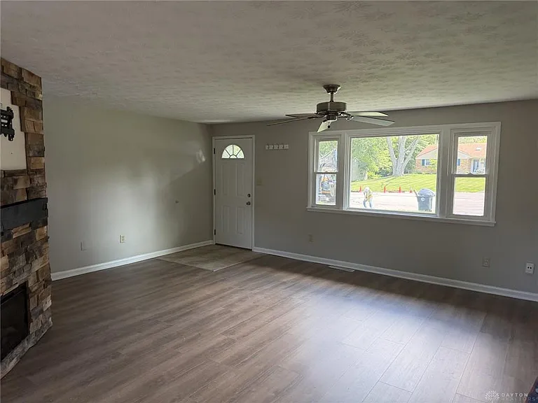 95 Peach Grove Ave — Photo 2