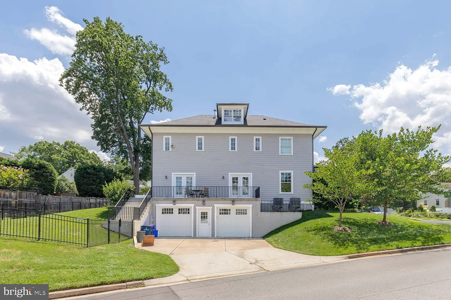 5 bed, 5.5 bath, 4885 sqft, $11,000 — Photo 4