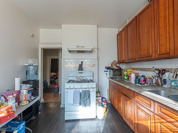 5th image of 208 N 19Th St
