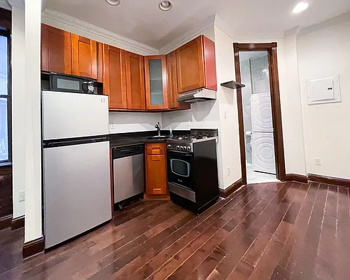 Rented by Kahen Properties | media 10