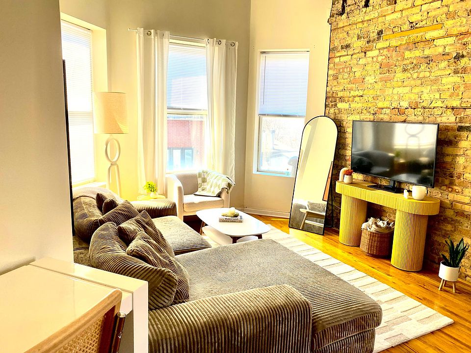 1st image of 2500 N Southport Ave #3