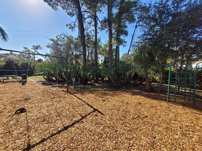 303 Seminole Palms Dr — Photo 58