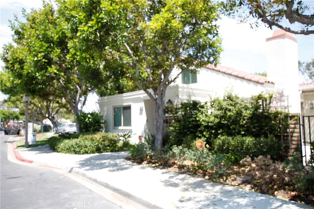 2 bed, 1282 sqft, $5,200 — Photo 3