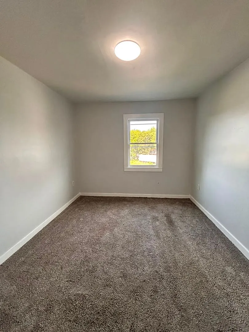 573 Main Street — Photo 4