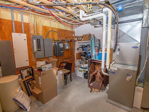 3rd image of 2487 Arrowwood Dr NW