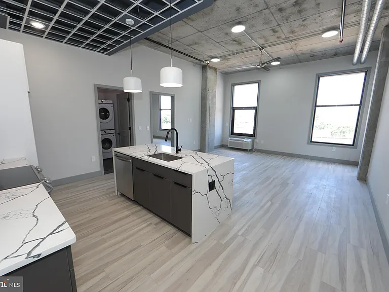 1810 E Venango St #104 — Photo 5