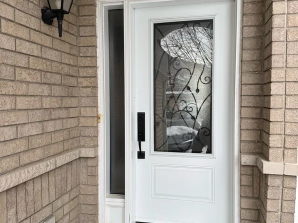 3704 Golden Locust Dr, Mississauga, ON L5N 8N8