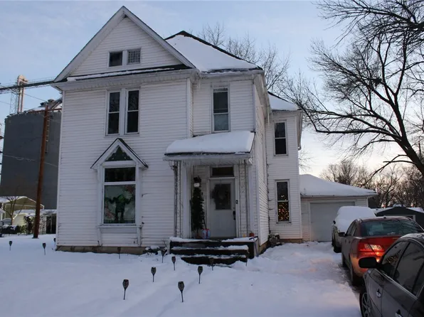 229 W Madison St, Moweaqua, IL 62550