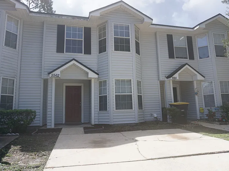 5562 Bennington Dr — Photo 1