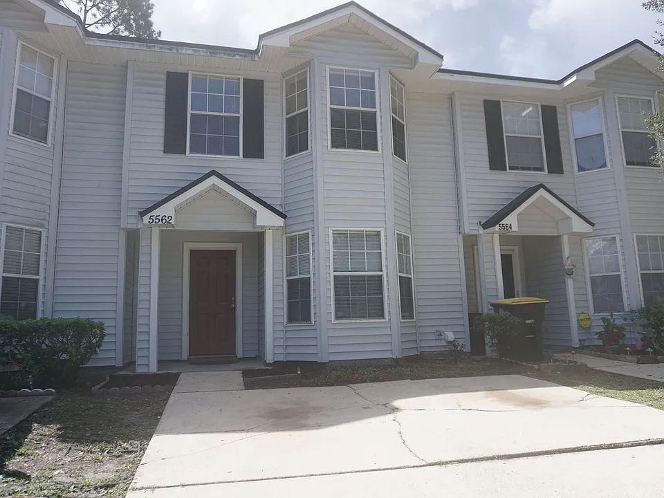 5562 Bennington Dr
