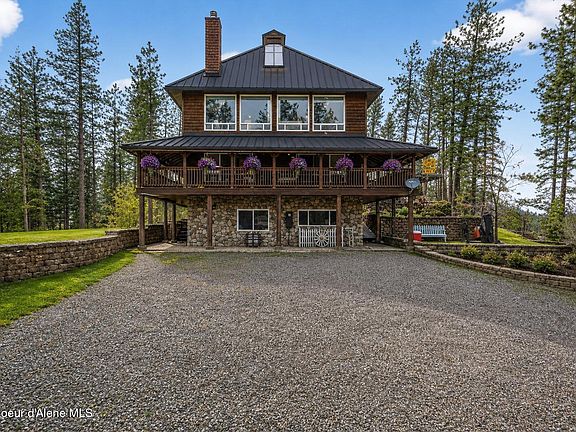 3rd image of 483 Paradise Ln