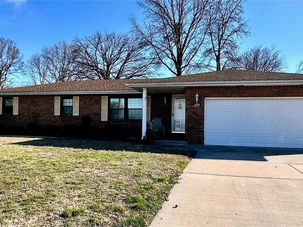 1020 W Pontoon Rd, Granite City, IL 62040