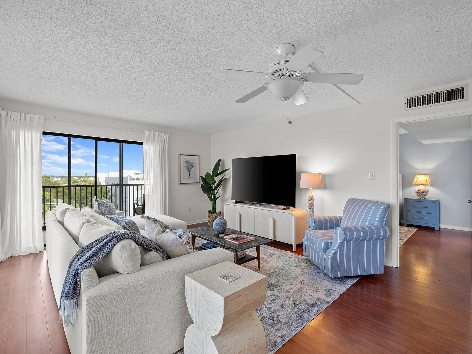 1104 Ben Franklin Dr — Photo 3